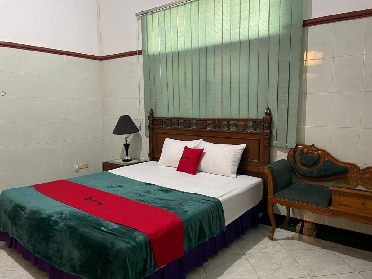 Reddoorz Syariah @ Karang Pilang Ξενοδοχείο Karangpilang Εξωτερικό φωτογραφία