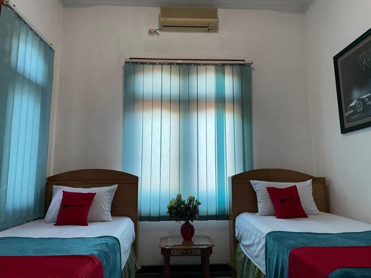 Reddoorz Syariah @ Karang Pilang Ξενοδοχείο Karangpilang Εξωτερικό φωτογραφία